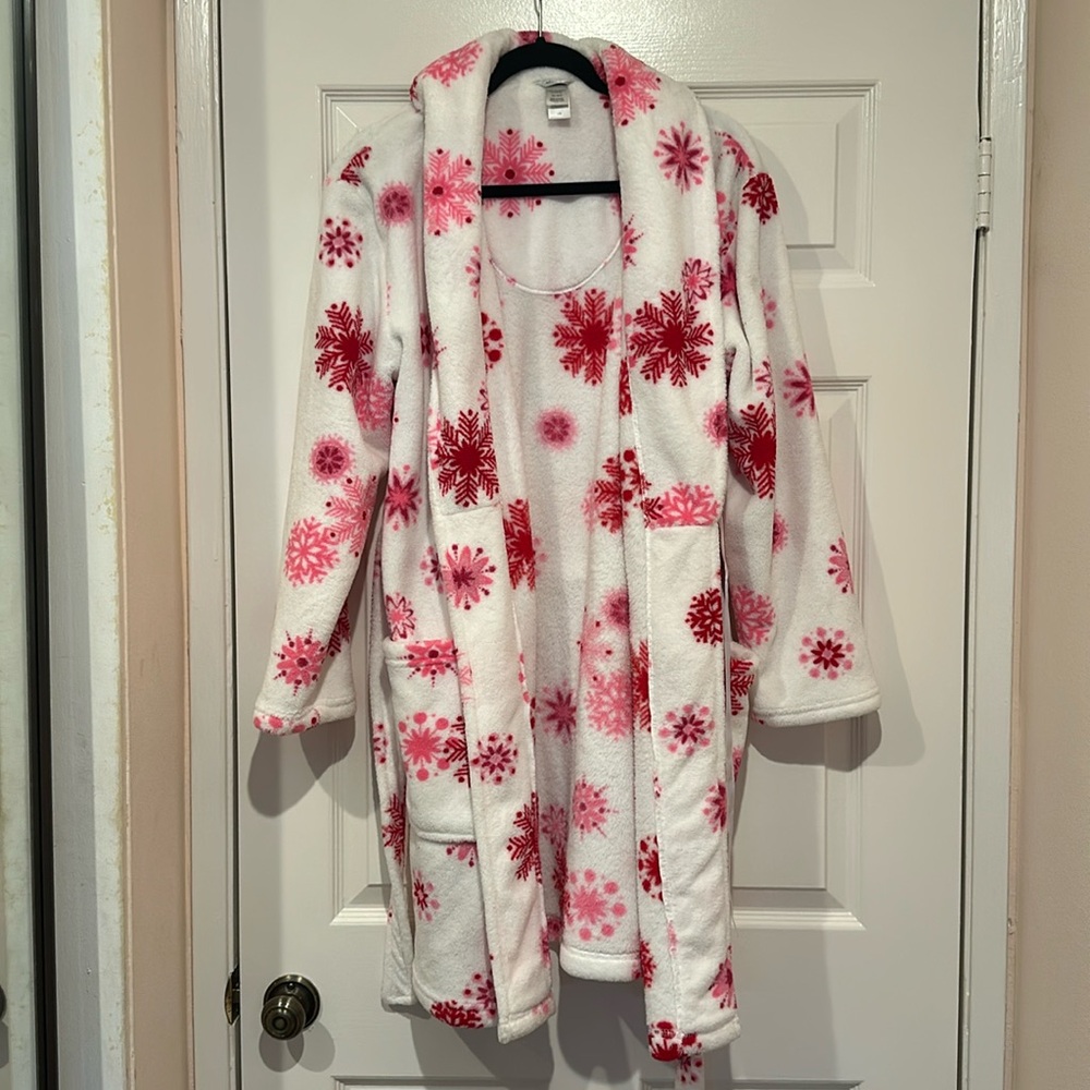 NWOT cozy white Christmas robe by Adonna // Size Large
